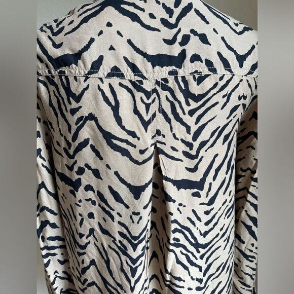 EUC Ladies’ tan and black zebra print blouse. - Picture 2 of 5